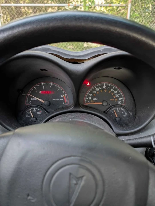 2004 Pontiac Grand Am - Image 5 of 10