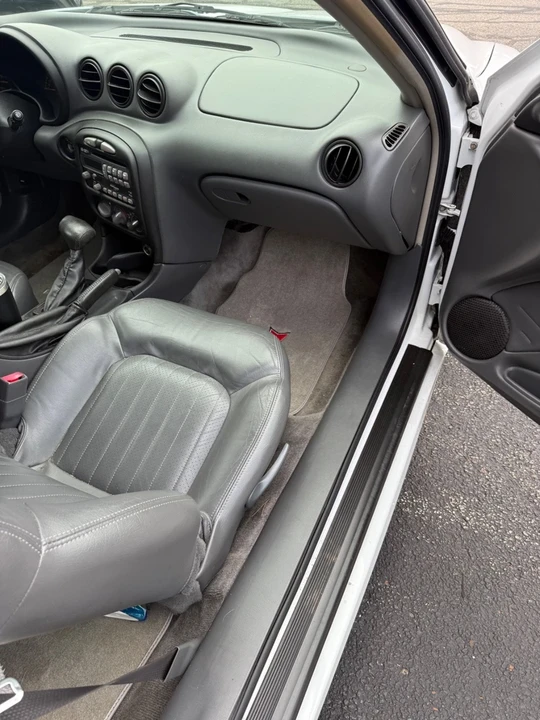 2004 Pontiac Grand Am - Image 5 of 10
