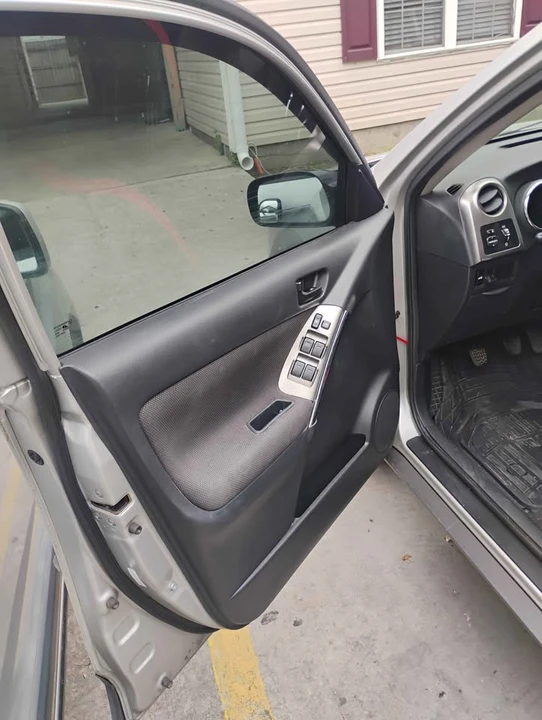 2004 Pontiac Vibe - Image 10 of 17