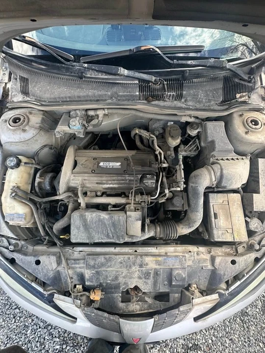 2004 Pontiac Sunfire - Image 3 of 11