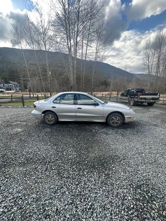 2004 Pontiac Sunfire - Image 9 of 11