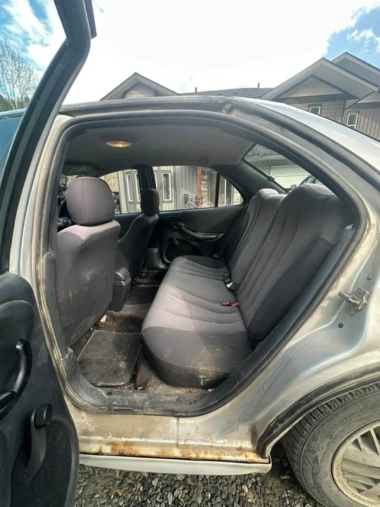 2004 Pontiac Sunfire - Image 6 of 11