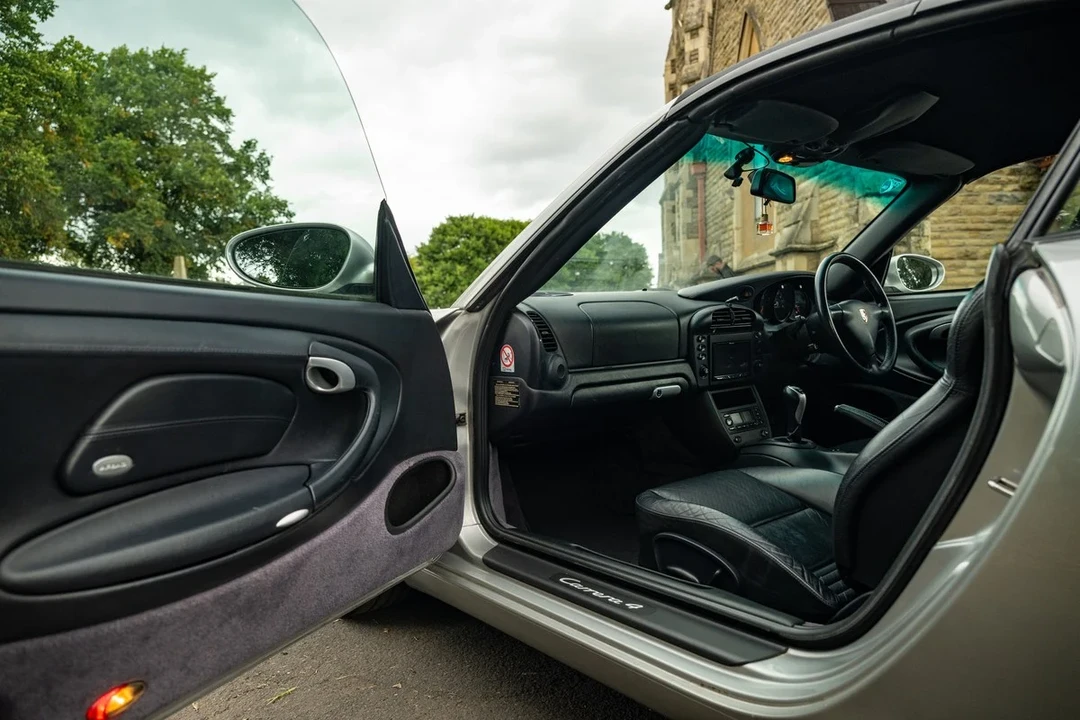 2004 Porsche 996 Carrera 4 - Image 16 of 30