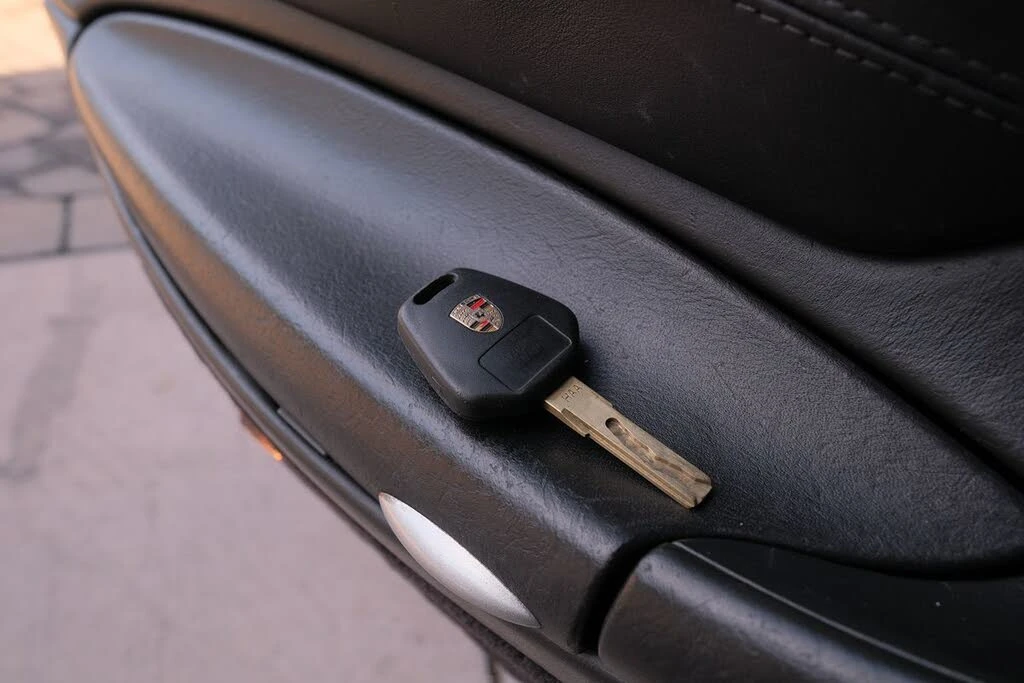 2004 Porsche 996 Carrera 4S - Image 11 of 31