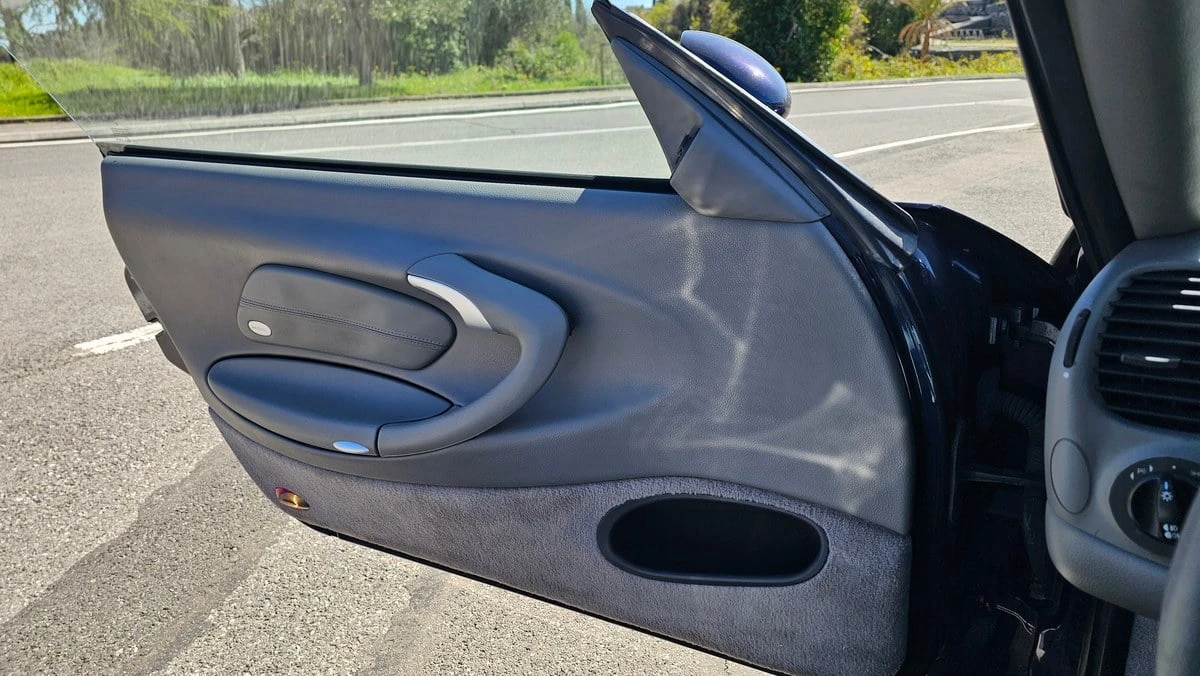 2004 Porsche 996 Carrera - Image 11 of 30