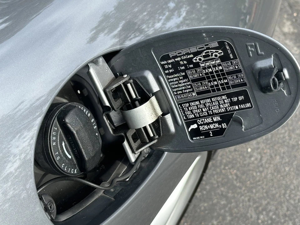 2004 Porsche 996 Carrera - Image 28 of 31