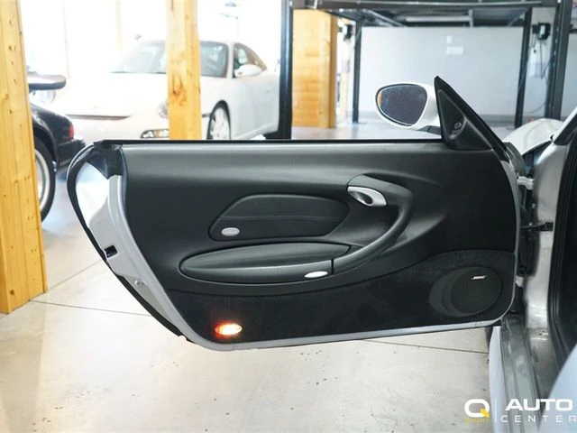 2004 Porsche 911 - Image 14 of 30