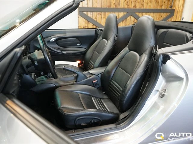 2004 Porsche 911 - Image 16 of 30