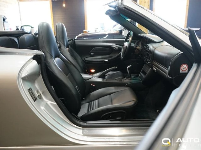 2004 Porsche 911 - Image 27 of 30