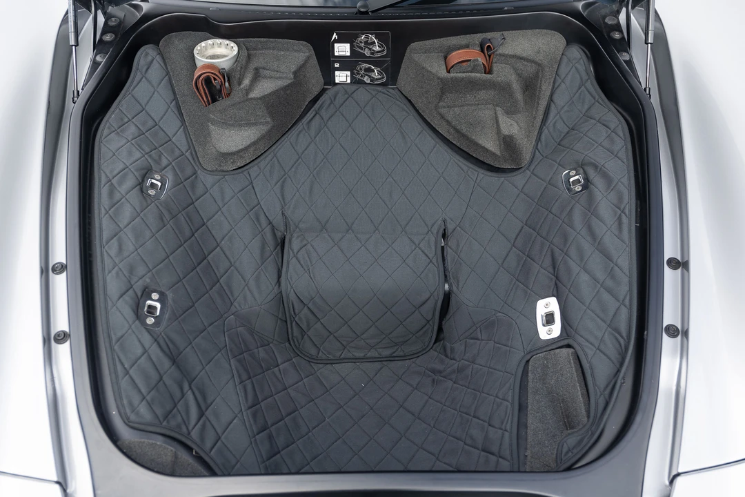2004 Porsche Carrera GT - Image 8 of 31