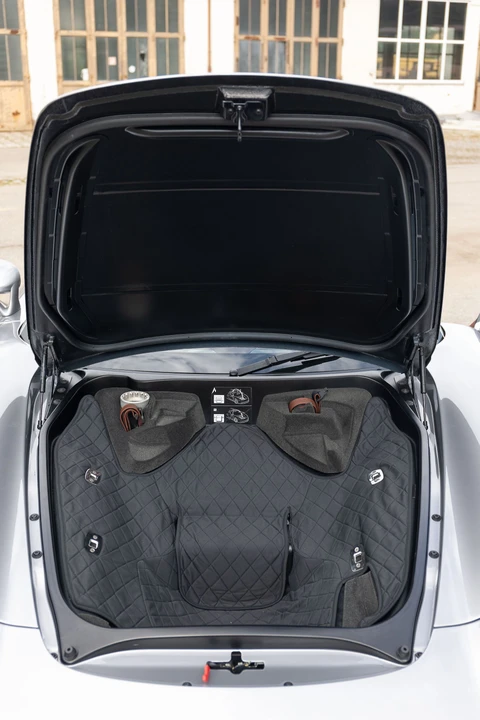2004 Porsche Carrera GT - Image 5 of 31