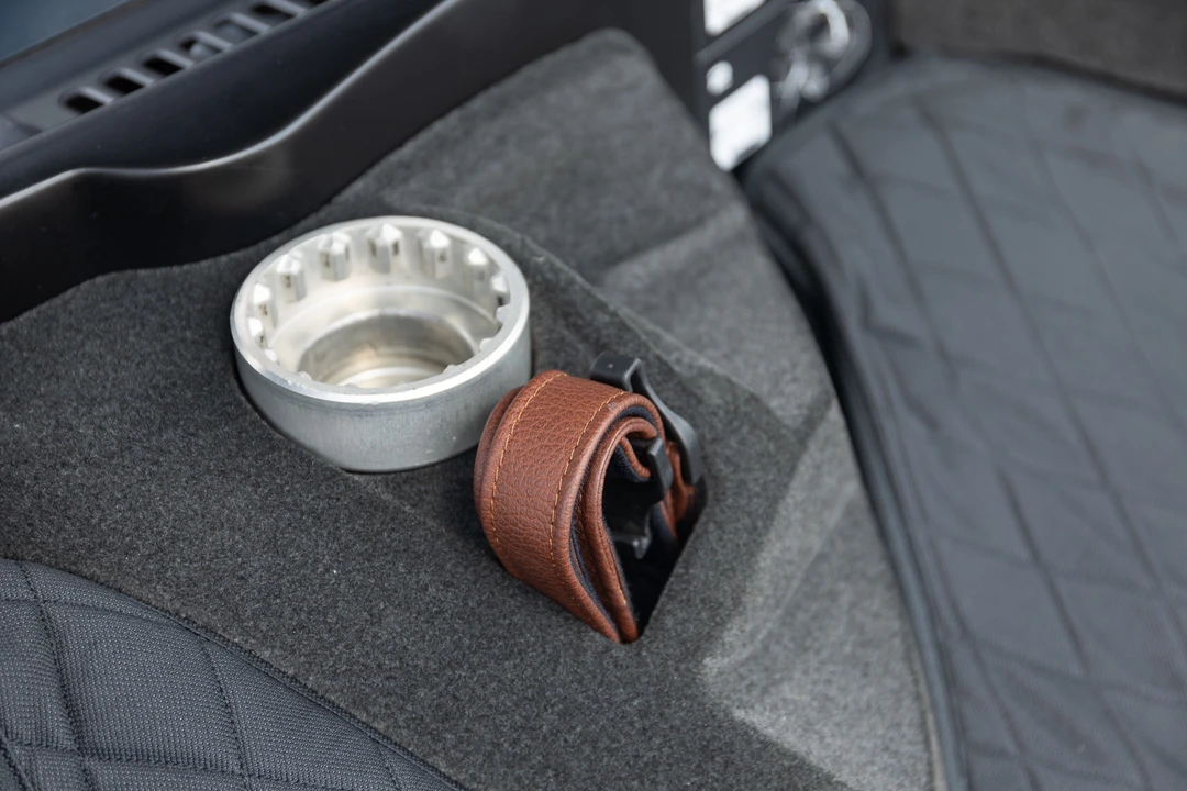 2004 Porsche Carrera GT - Image 7 of 31