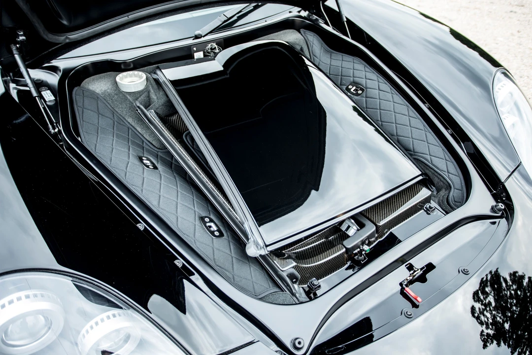 2004 Porsche Carrera GT - Image 10 of 25