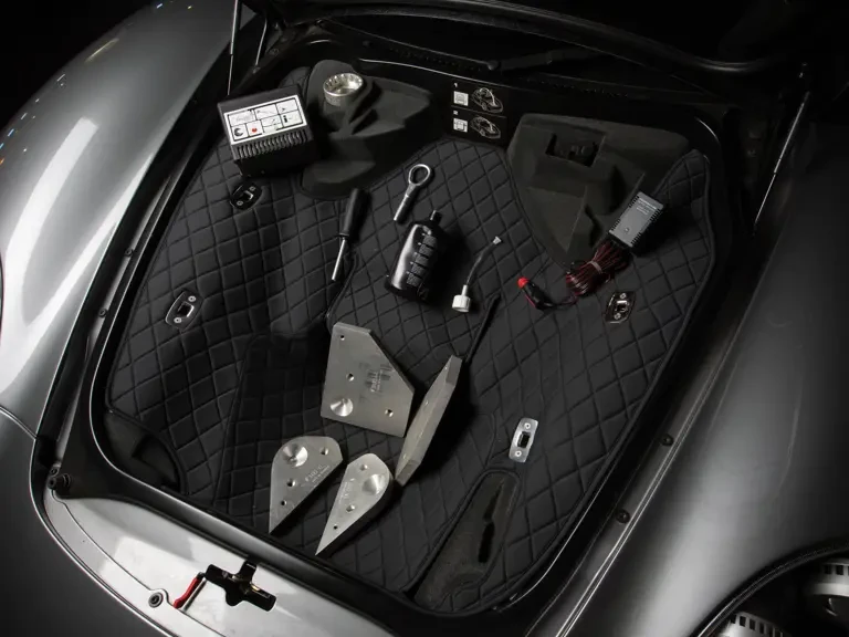 2004 Porsche Carrera GT - Image 26 of 31