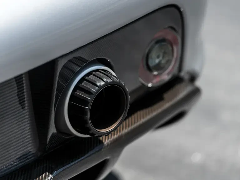 2004 Porsche Carrera GT - Image 25 of 30