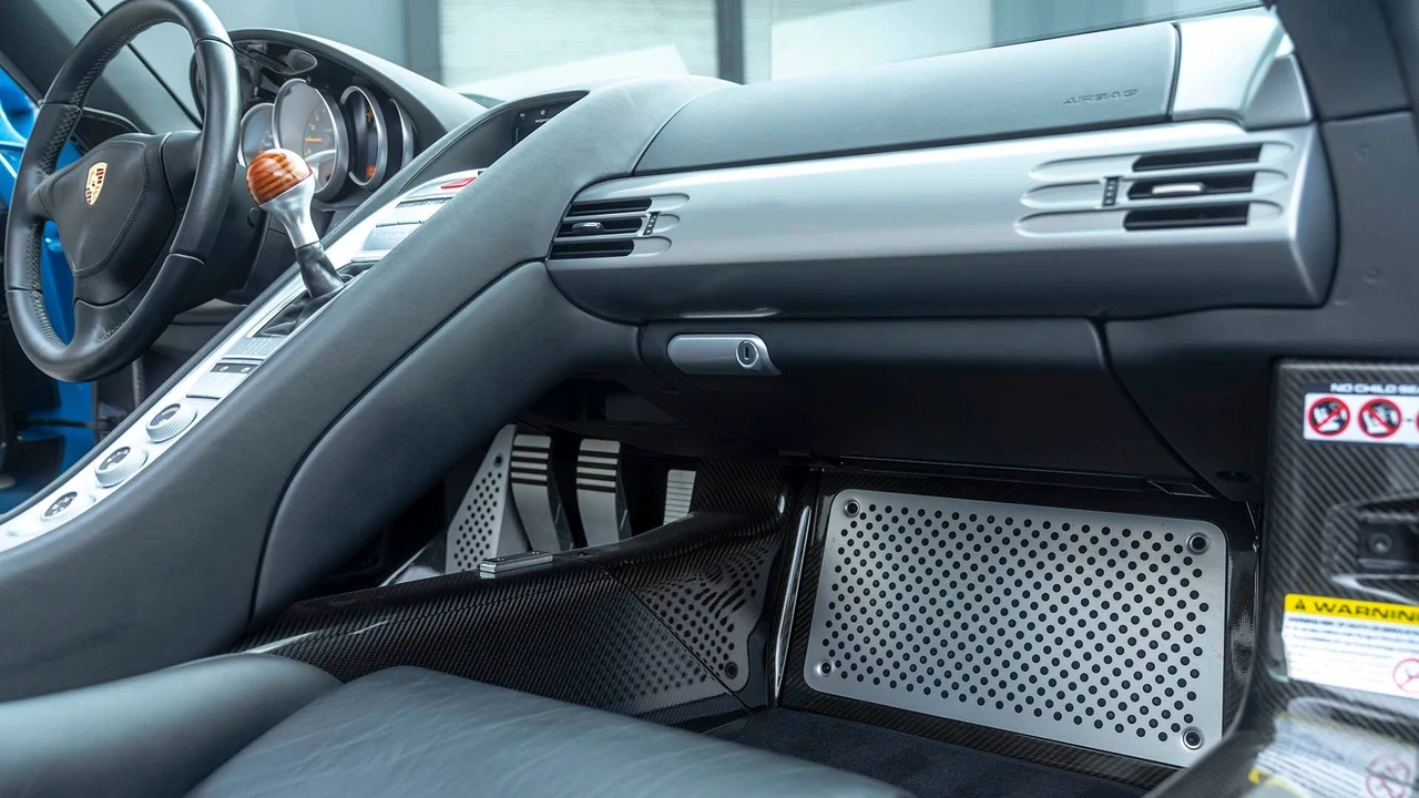 2004 Porsche Carrera GT - Image 15 of 31
