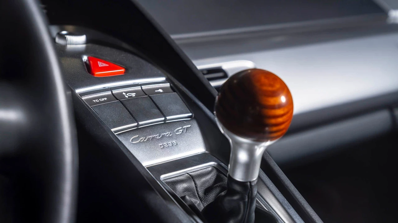 2004 Porsche Carrera GT - Image 26 of 31