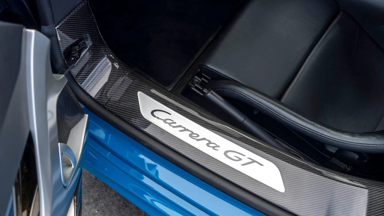 2004 Porsche Carrera GT - Image 7 of 31
