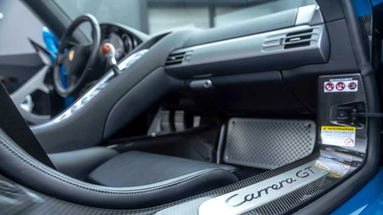 2004 Porsche Carrera GT - Image 13 of 31