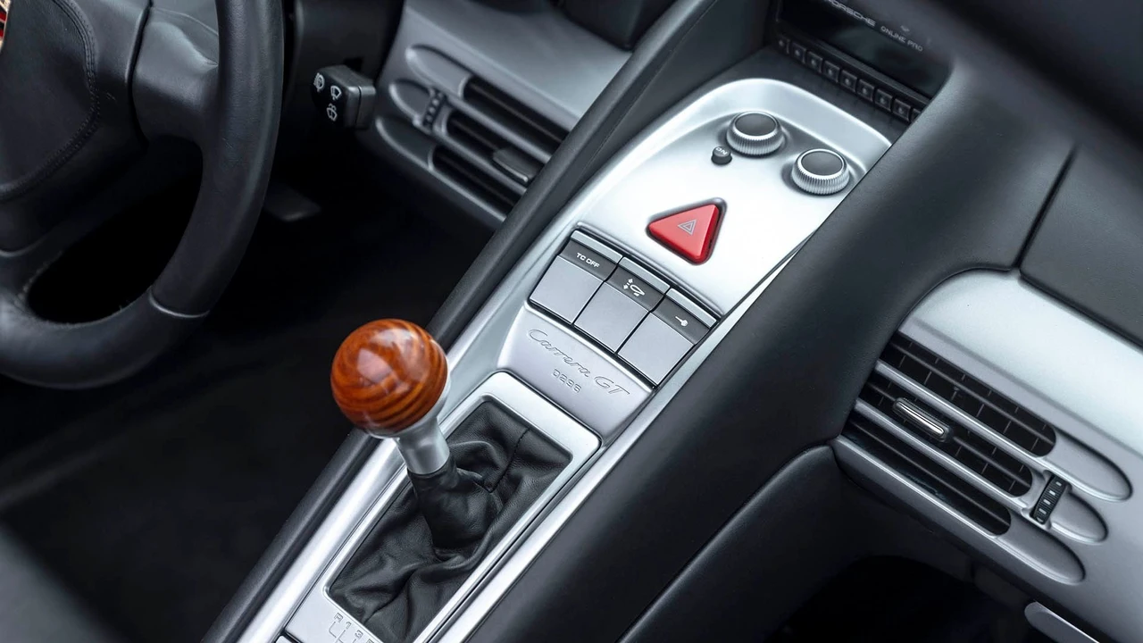 2004 Porsche Carrera GT - Image 11 of 31