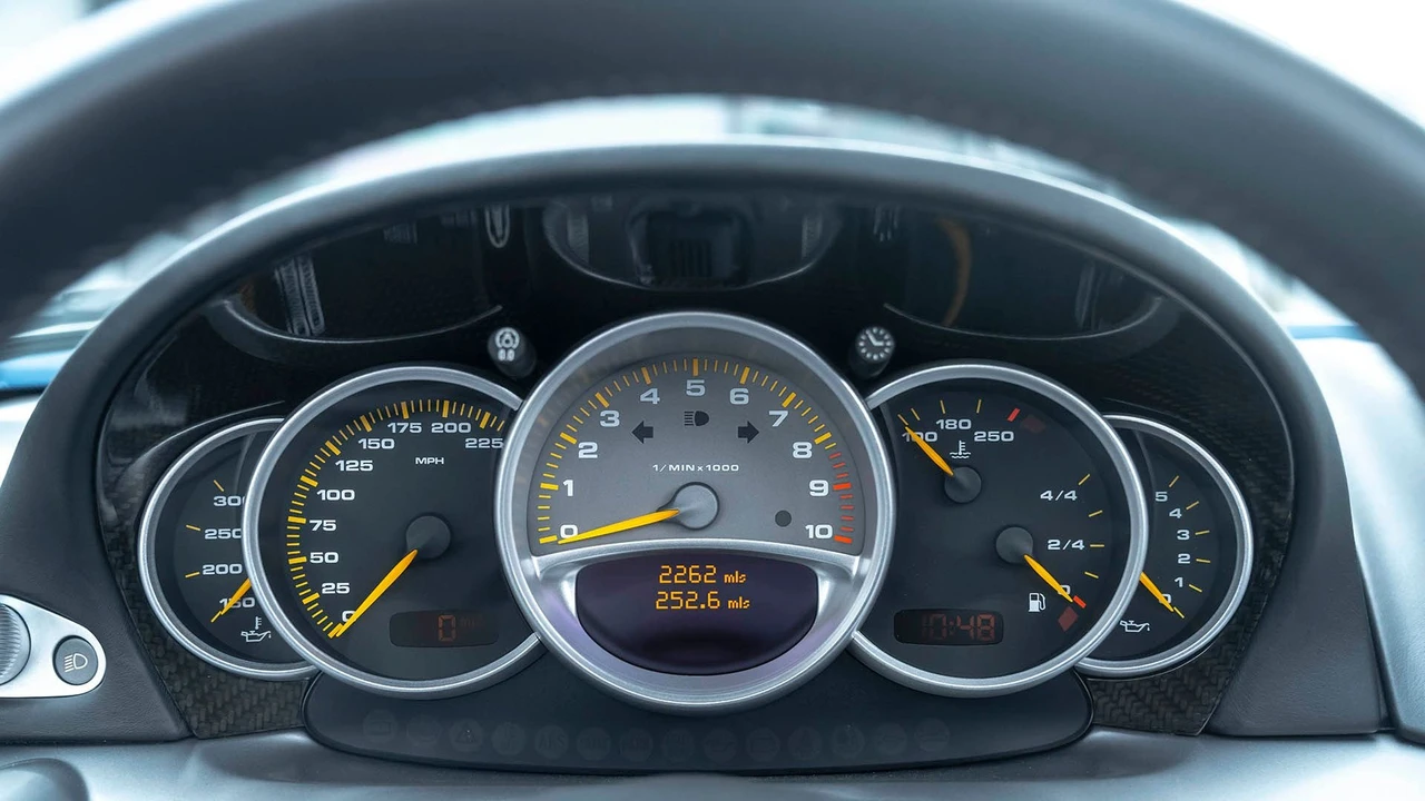 2004 Porsche Carrera GT - Image 17 of 31