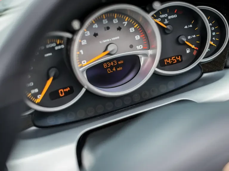 2004 Porsche Carrera GT - Image 13 of 31