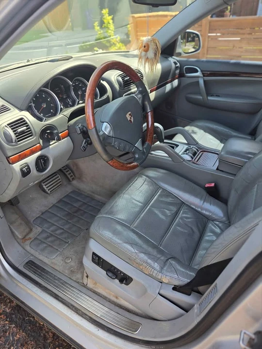 2004 Porsche Cayenne - Image 2 of 10