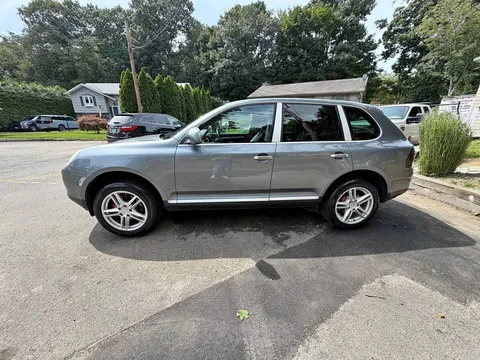 2004 Porsche Cayenne Base