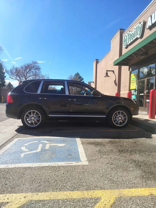 2004 Porsche Cayenne - Image 2 of 8