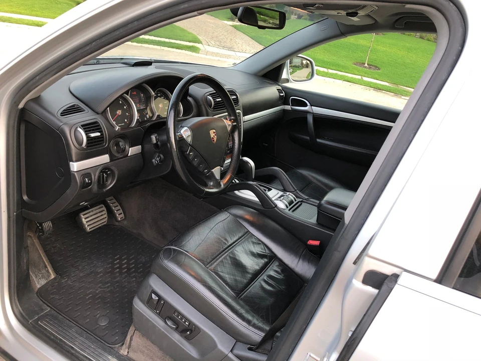 2004 Porsche 955/957 Cayenne Turbo - Image 9 of 17