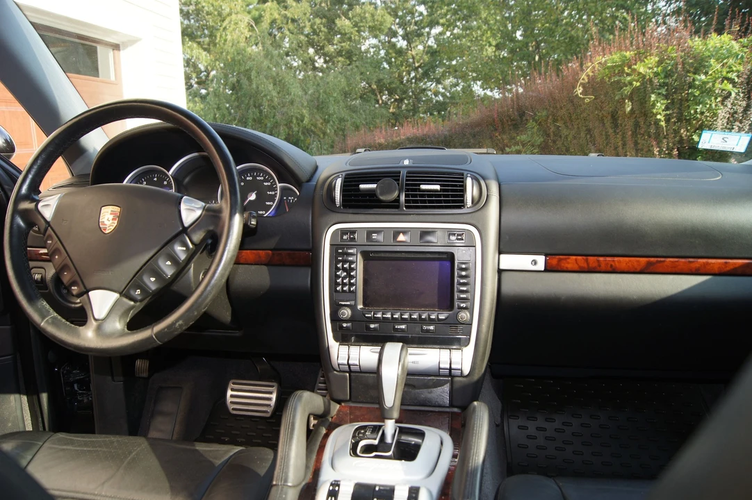 2004 Porsche 955/957 Cayenne Turbo - Image 2 of 7