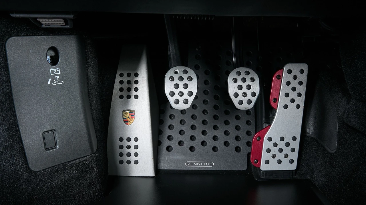 2004 Porsche 996 GT3 - Image 15 of 31