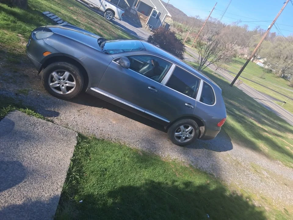 2004 Porsche Cayenne - Image 2 of 4