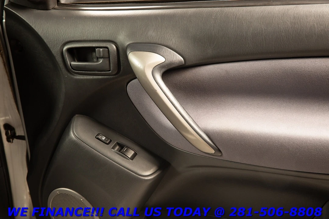 2004 Toyota RAV4 2nd Gen - Image 18 of 21