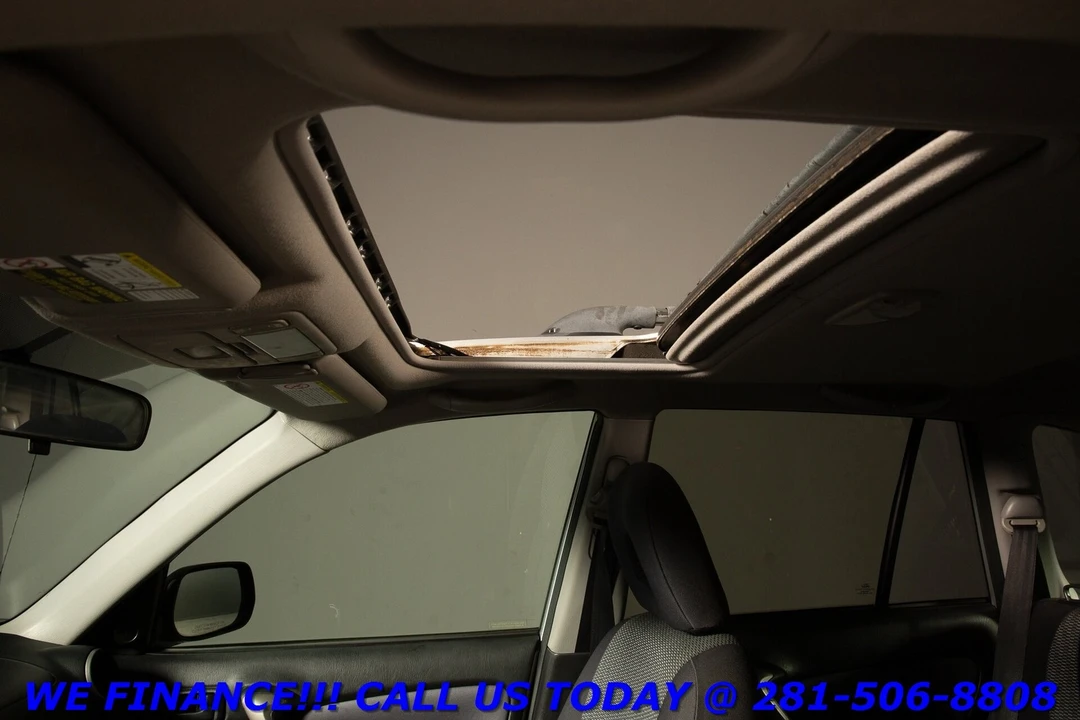 2004 Toyota RAV4 2nd Gen - Image 11 of 21
