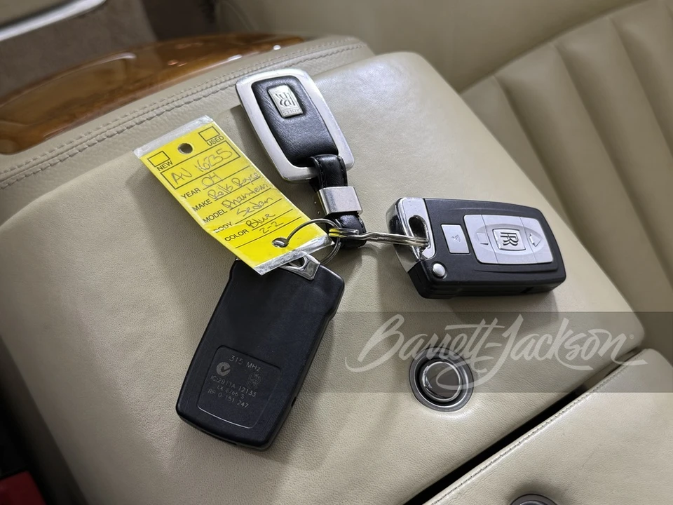 2004 Rolls-Royce Phantom VII - Image 13 of 26