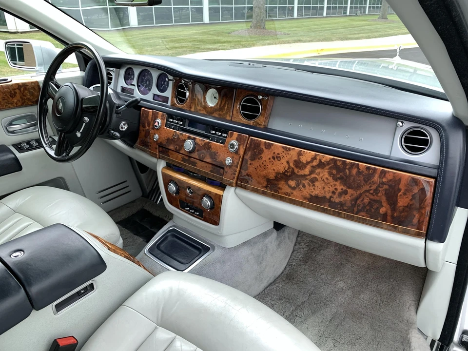 2004 Rolls-Royce Phantom VII - Image 23 of 31