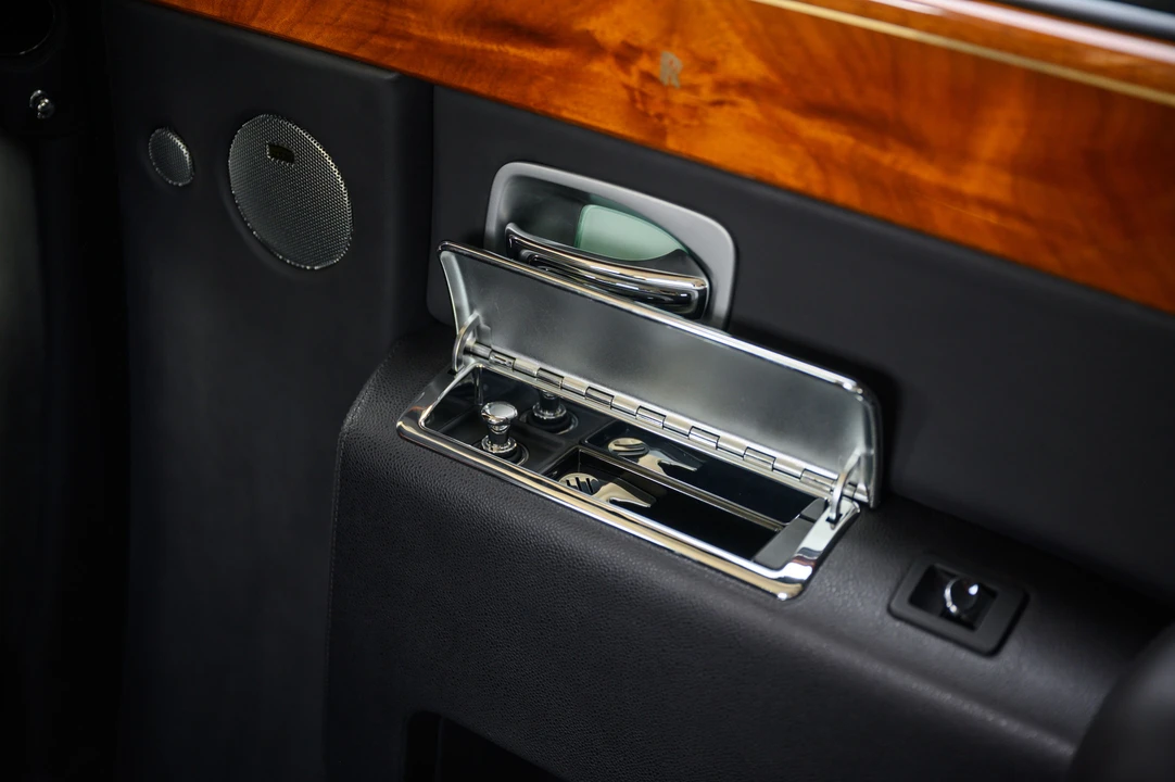 2004 Rolls-Royce Phantom VII - Image 6 of 31