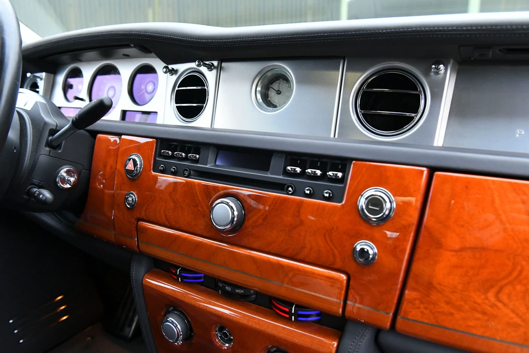2004 Rolls-Royce Phantom VII - Image 14 of 31