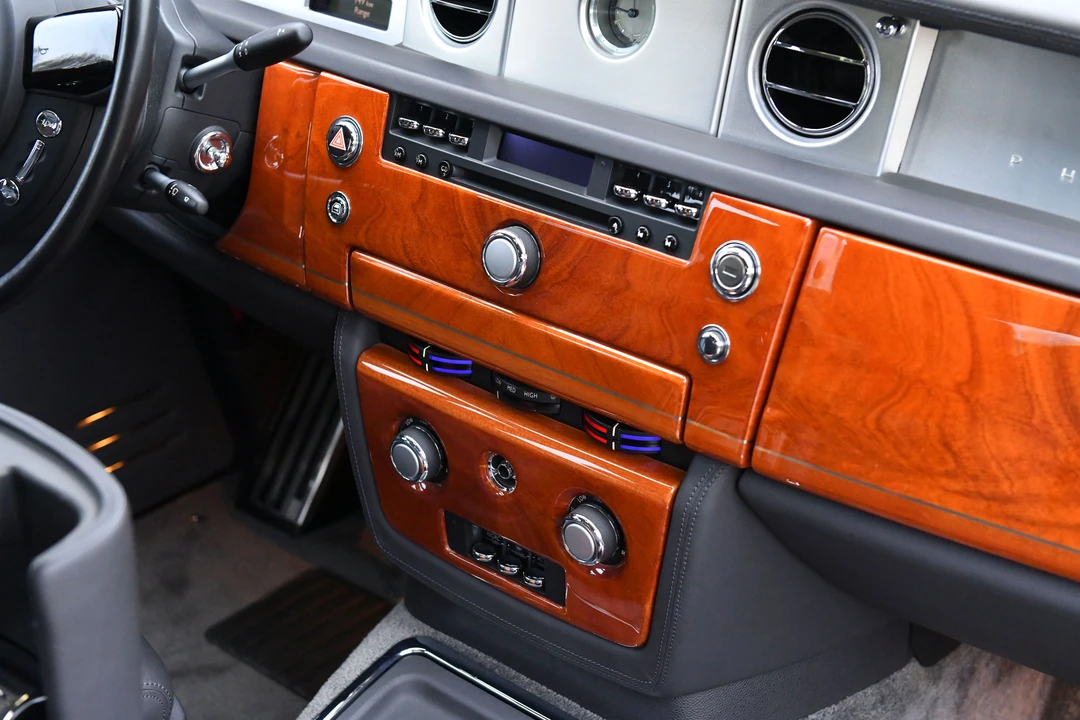 2004 Rolls-Royce Phantom VII - Image 17 of 31