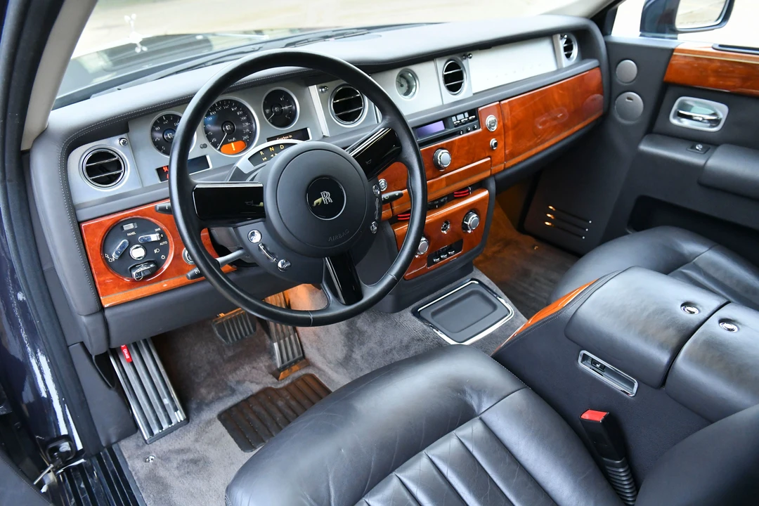 2004 Rolls-Royce Phantom VII - Image 9 of 31