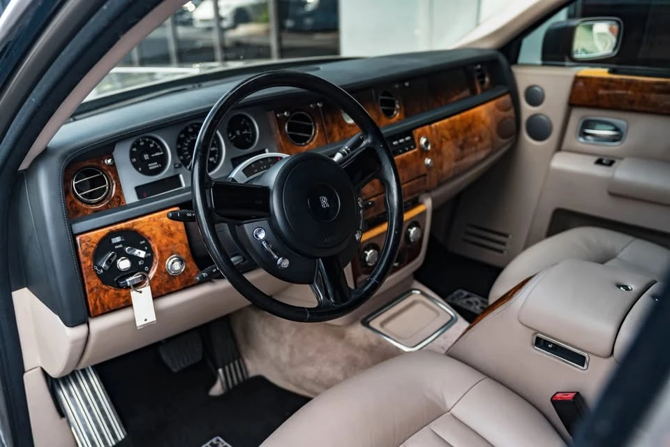 2004 Rolls-Royce Phantom VII - Image 17 of 20