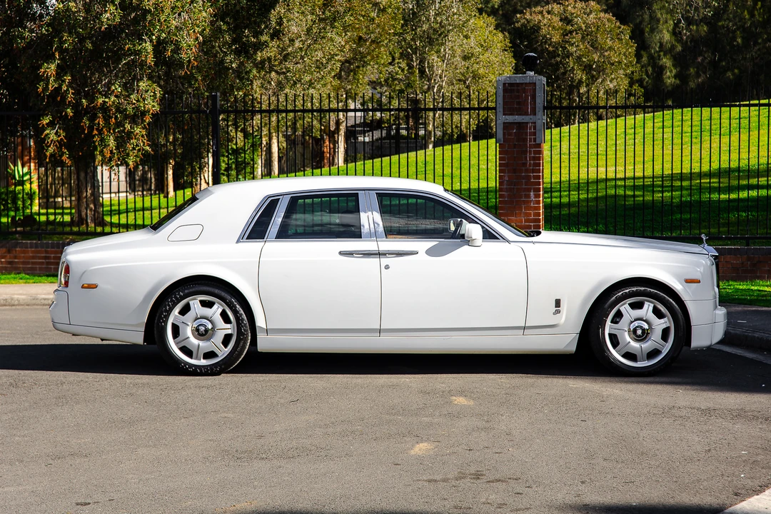 2004 Rolls-Royce Phantom VII - Image 8 of 31