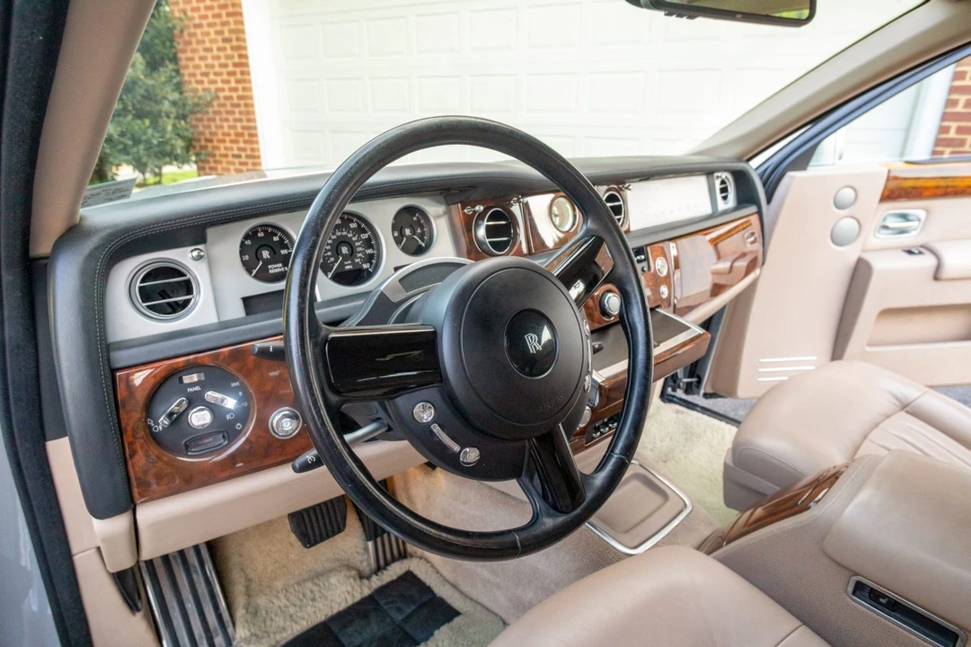 2004 Rolls-Royce Phantom VII - Image 5 of 9