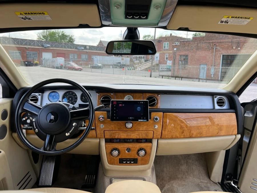 2004 Rolls-Royce Phantom VII - Image 9 of 13