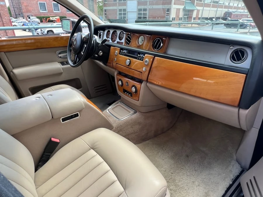 2004 Rolls-Royce Phantom VII - Image 8 of 13