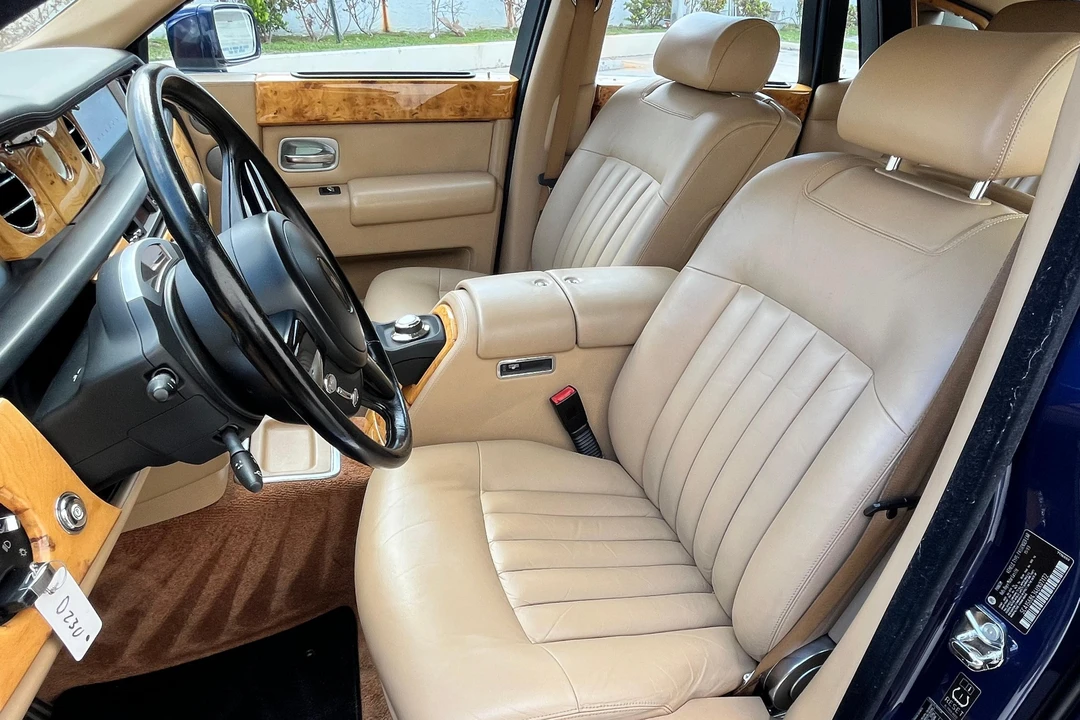 2004 Rolls-Royce Phantom VII - Image 25 of 31