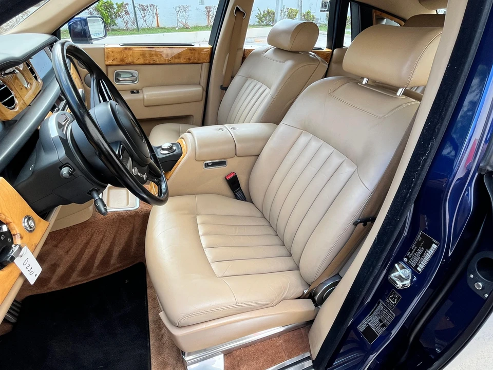 2004 Rolls-Royce Phantom VII - Image 28 of 31