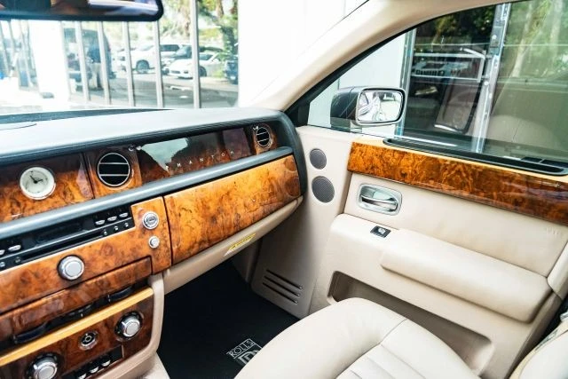 2004 Rolls-Royce Phantom VII - Image 27 of 31