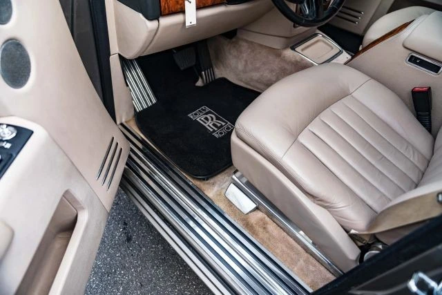 2004 Rolls-Royce Phantom VII - Image 19 of 31